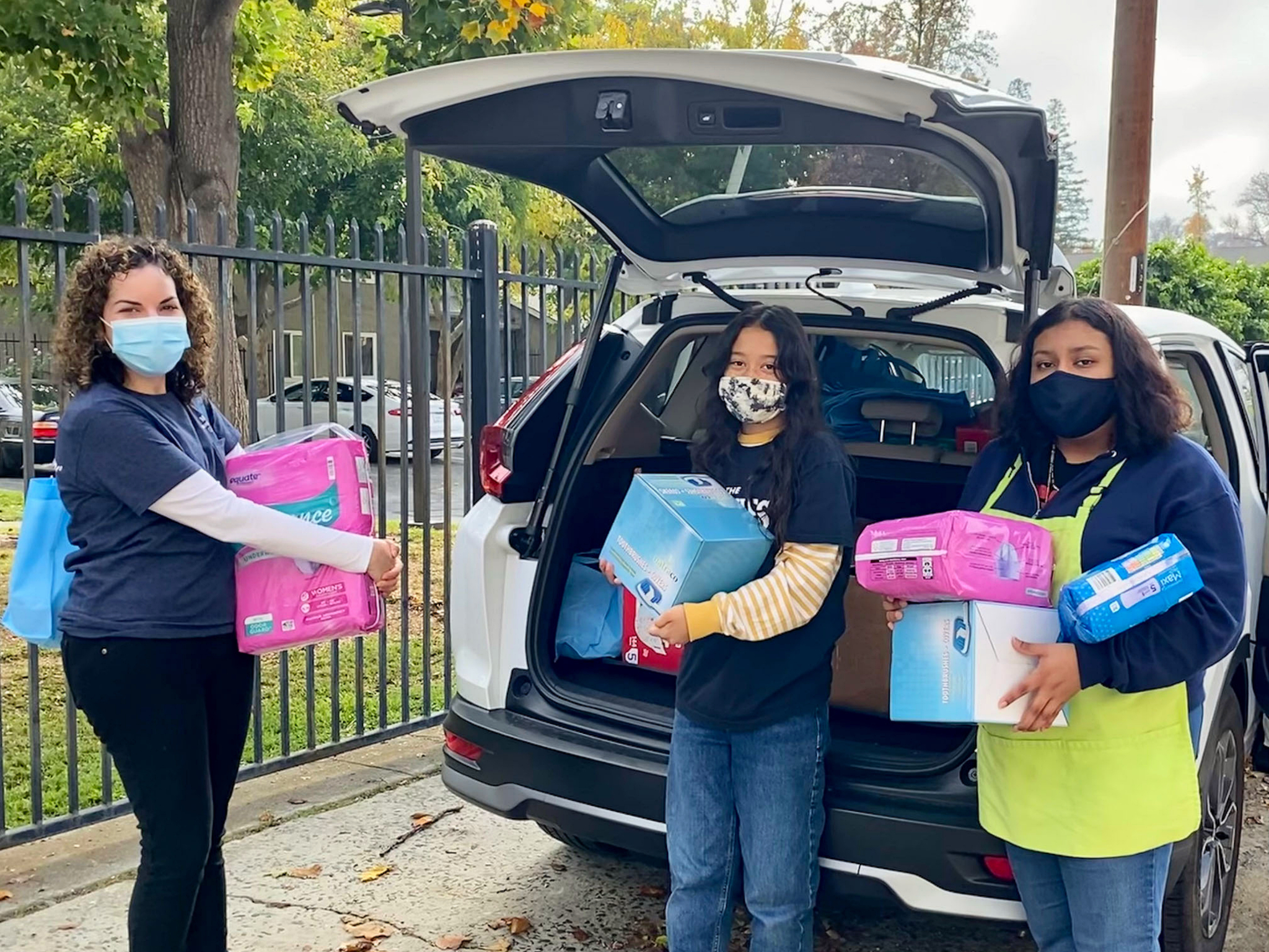 M.T.O. Sacramento makes Donations to Local Women’s Center