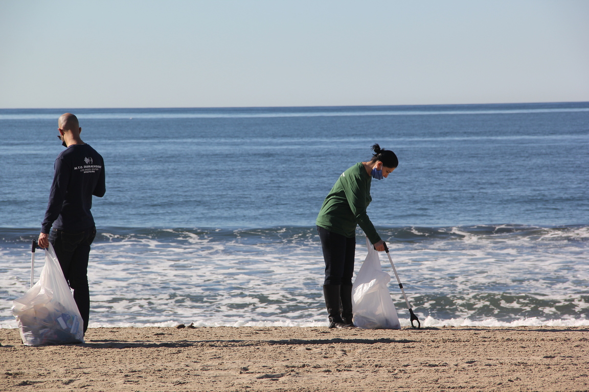 M.T.O. Los Angeles Participates in Beach Cleaning