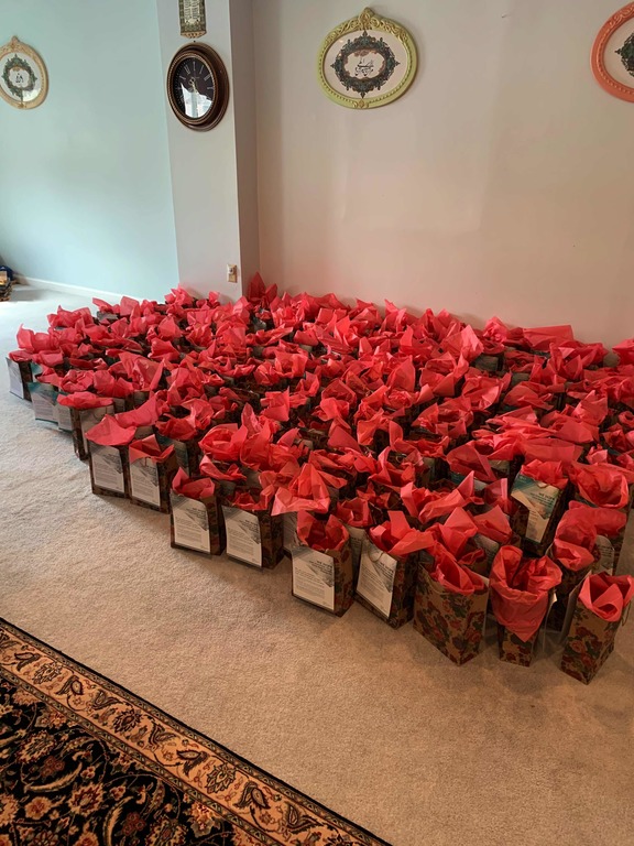M.T.O. Ohio Donates Gift Bags and Gloves to Local Food Pantry