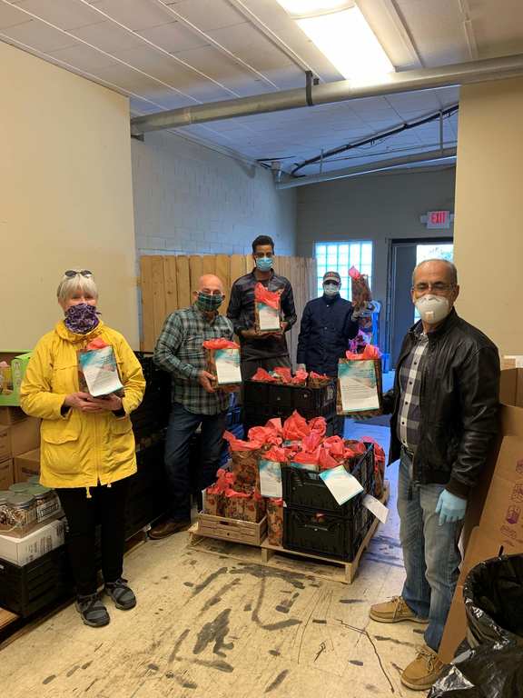 M.T.O. Ohio Donates Gift Bags and Gloves to Local Food Pantry