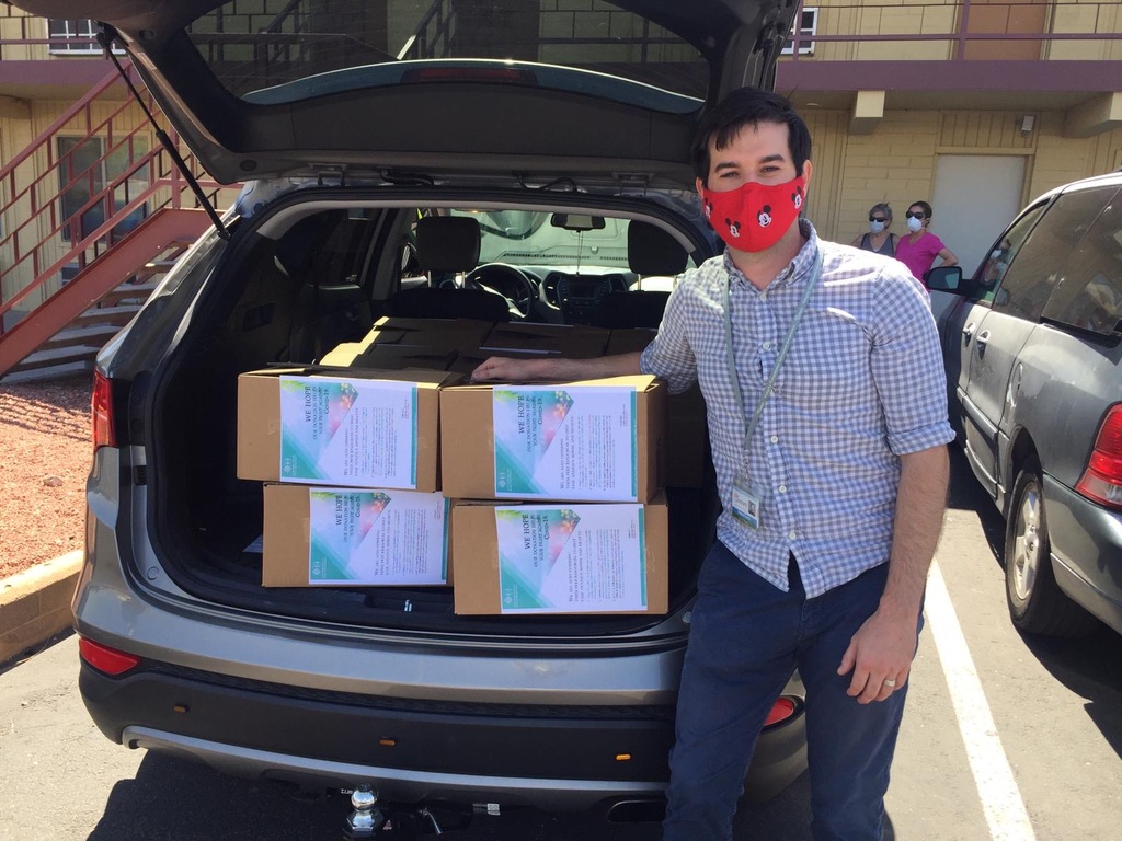 M.T.O. Phoenix Donates Food to Family Shelters