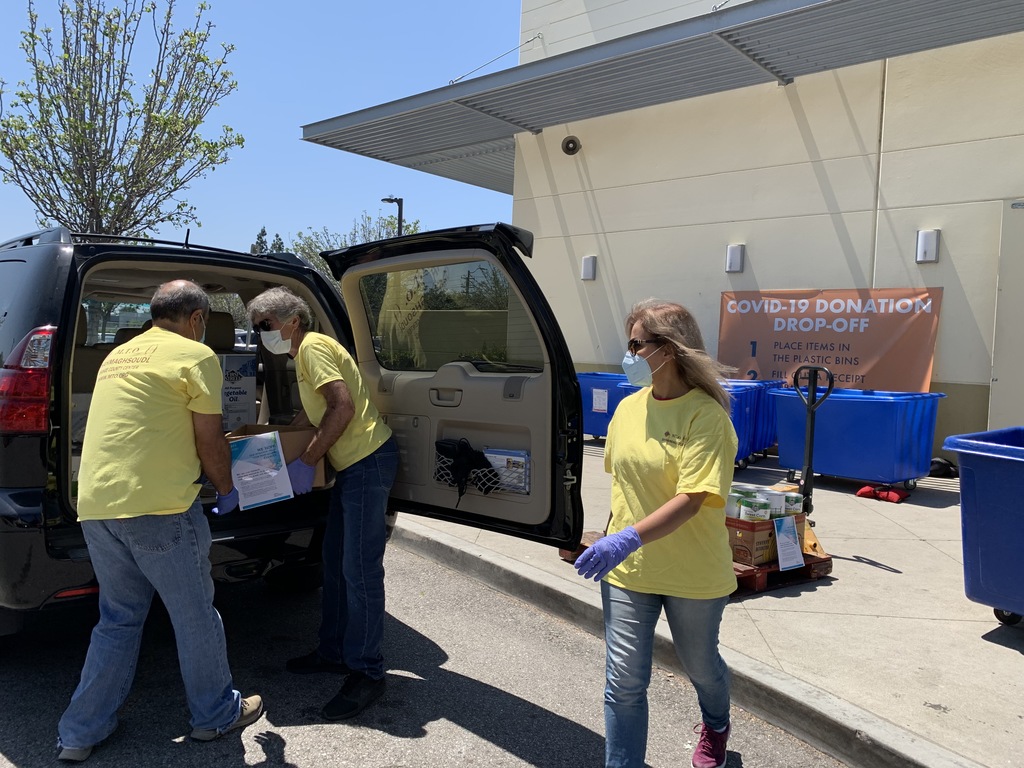 M.T.O. Orange County Donates Food to the County's Rescue Mission