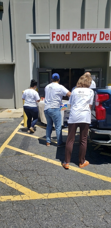 M.T.O. Atlanta Delivers Food to Community Assistance Center