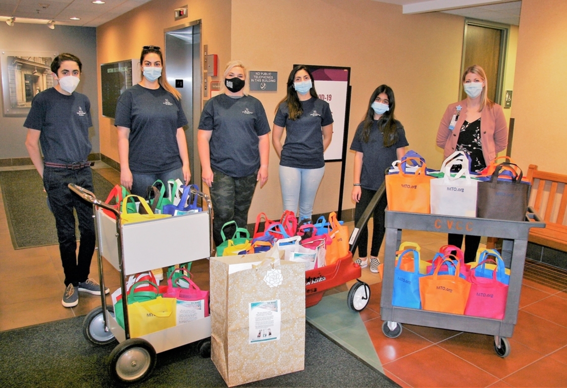 M.TO. Minnesota Donates Face Masks & Activities to Children’s Hospital 