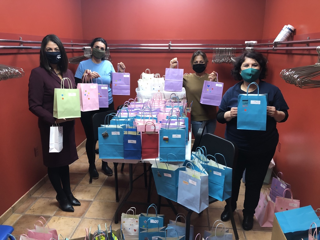 M.T.O. Chicago Delivers Hundreds of Facemasks and Snacks to 2 Local Organizations